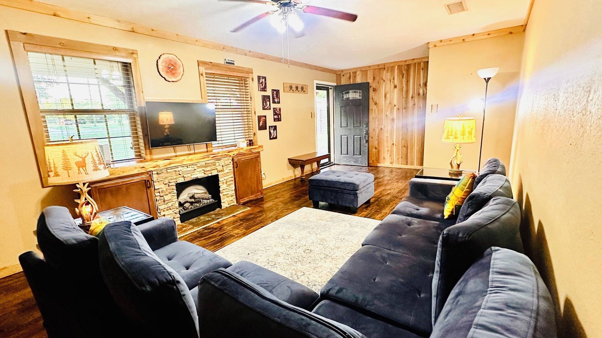 Corsicana Other | Charming Farmhouse Getaway with Nature & Family Fun in Corsicana, TX