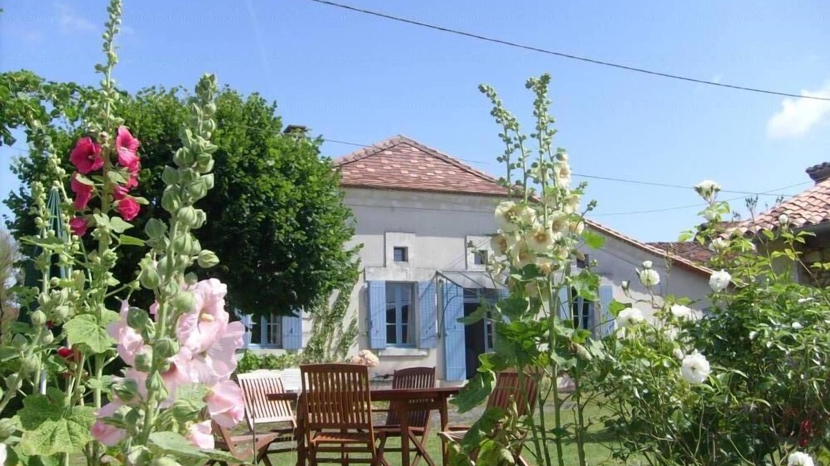 Yviers House | CHARMING FARMHOUSE IN SOUTH FRANCE YVIERS (CHALAIS)