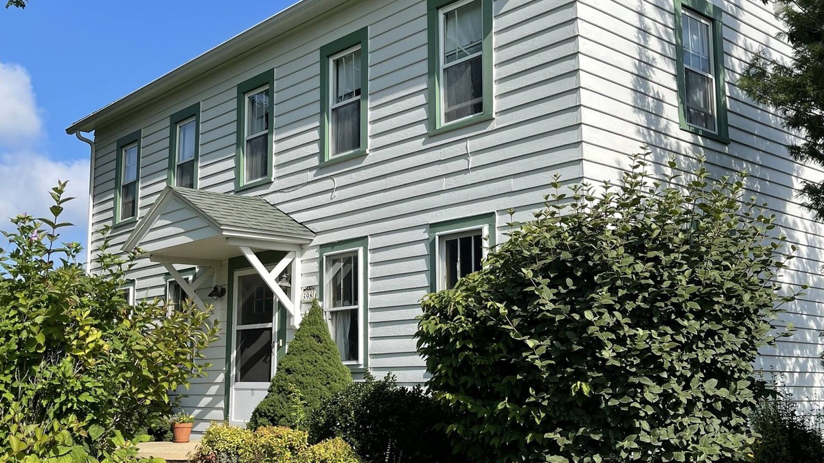 Conneaut Other | Charming Farmhouse in Ohio Wine Country - 10 mins from the beach