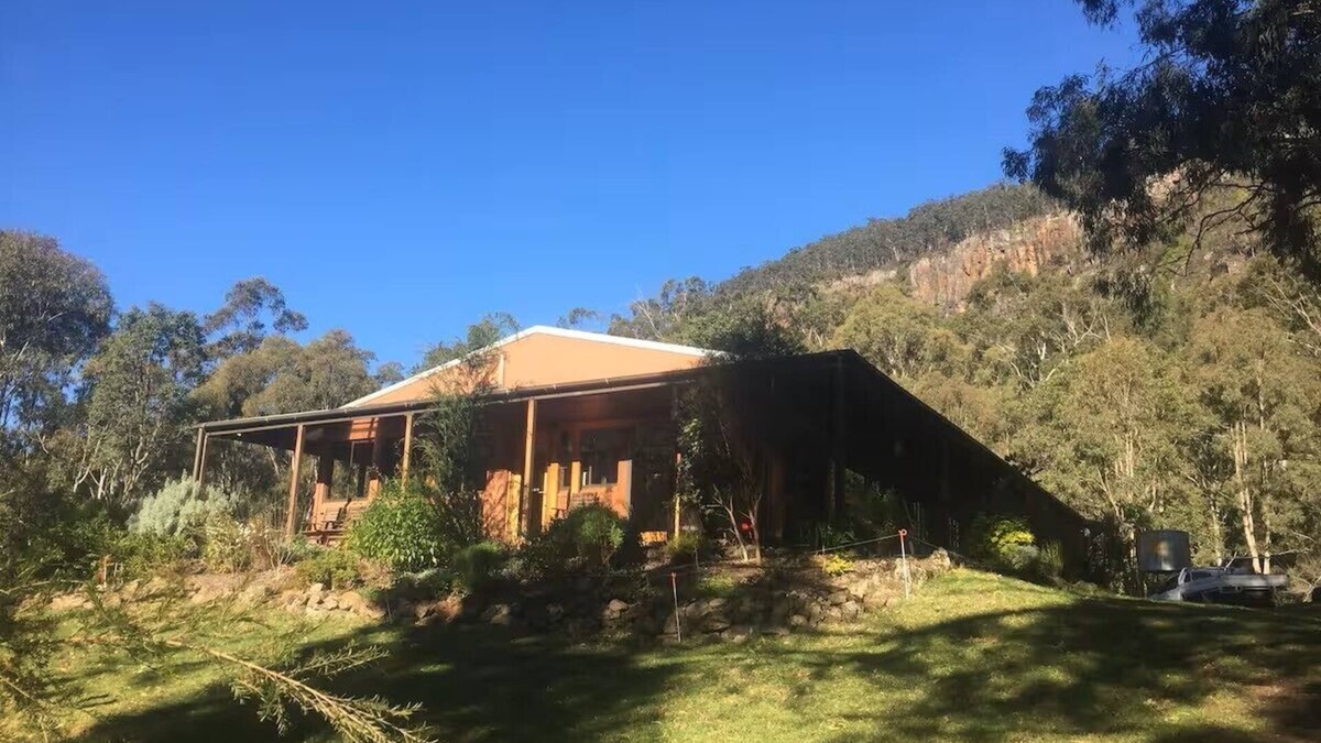 The Head Other | Charming farmhouse nestled in the breath-taking Condamine Gorge