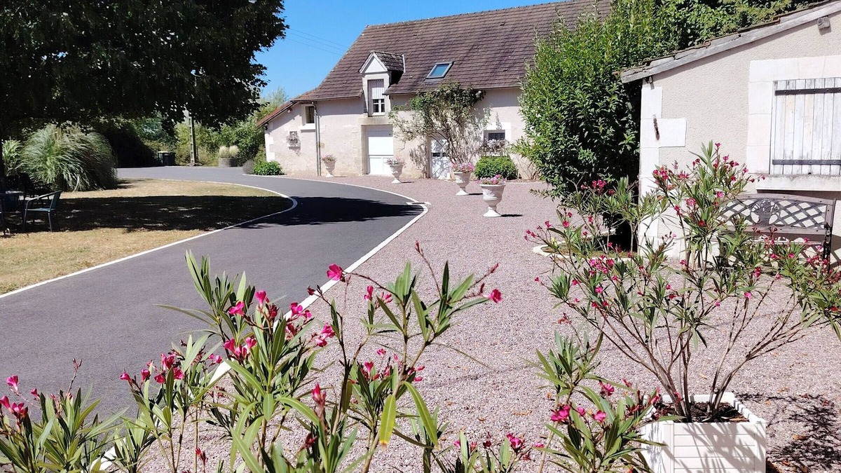 Fredille Cottage | Charming Farmhouse Near Château de Valençay & Zoo de Beauval with Panoramic Views and Family Amenities