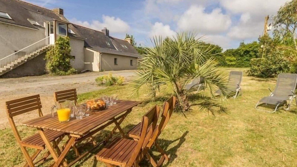Mesquer Cottage | Charming Farmhouse Retreat: Nature, Proximity to Beaches, Modern Comforts & EV Charging