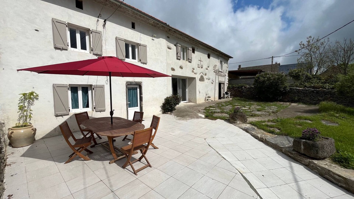 Autrac Cottage | Charming Farmhouse Retreat: Farm Life, Wildlife & Scenic Views, Perfect for Family Holidays
