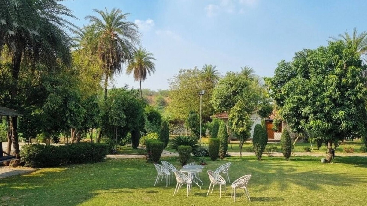 Faridabad Other | Charming farmhouse retreat with lush gardens and serene views