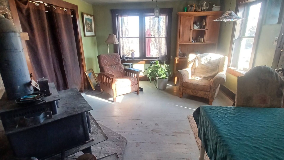 Emery Other | Charming farmhouse with 1 bedroom and WiFi, AC in welcoming Emery