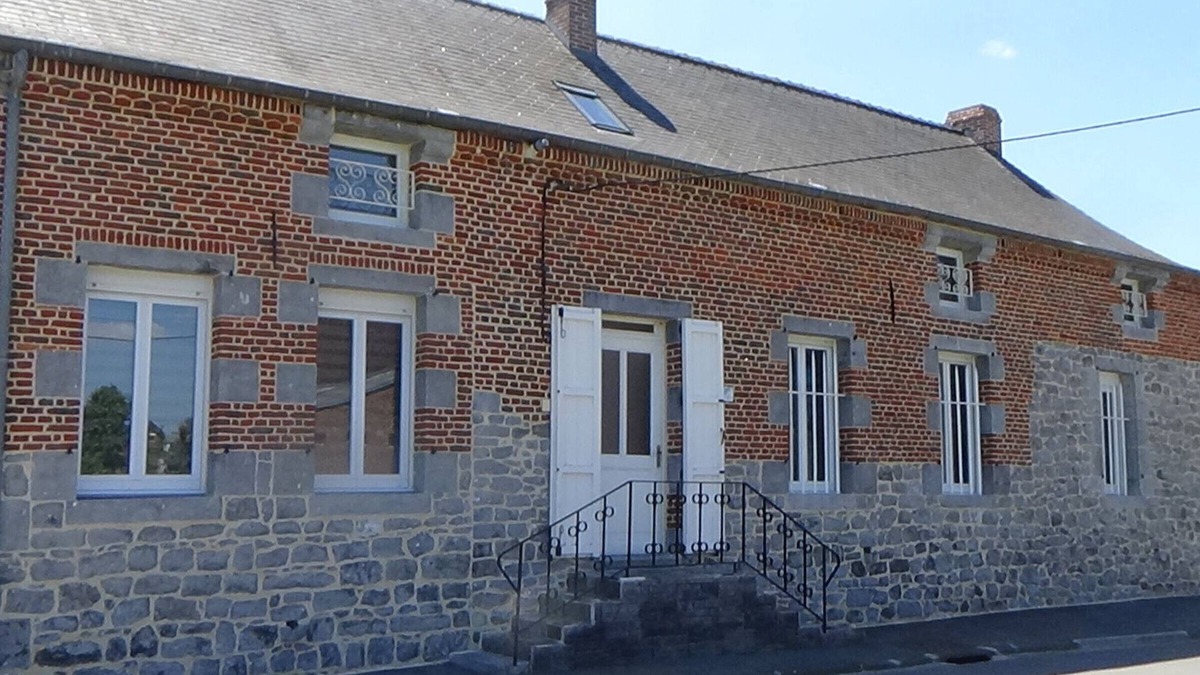 Leval Cottage | Charming Farmhouse with BBQ, Private Courtyard, and Modern Amenities in Avesnois