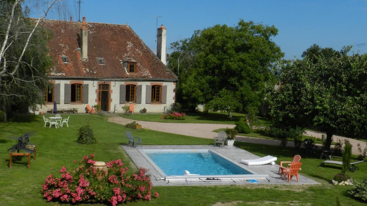 Mercy Cottage | Charming Farmhouse with Heated Pool, Close to Nature and Family Attractions