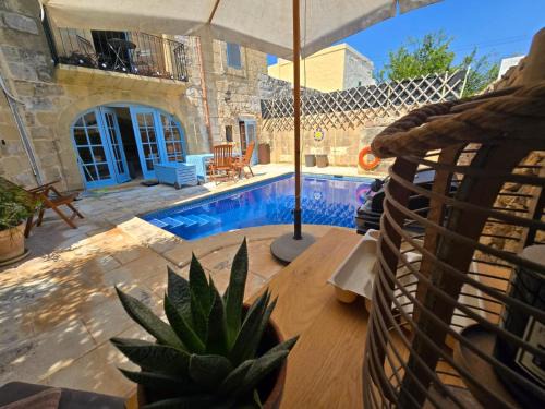 Sannat House | Charming Farmhouse with Pool