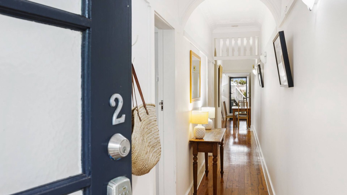 Manly Apartment | Charming federation apartment close to Manly Beach.