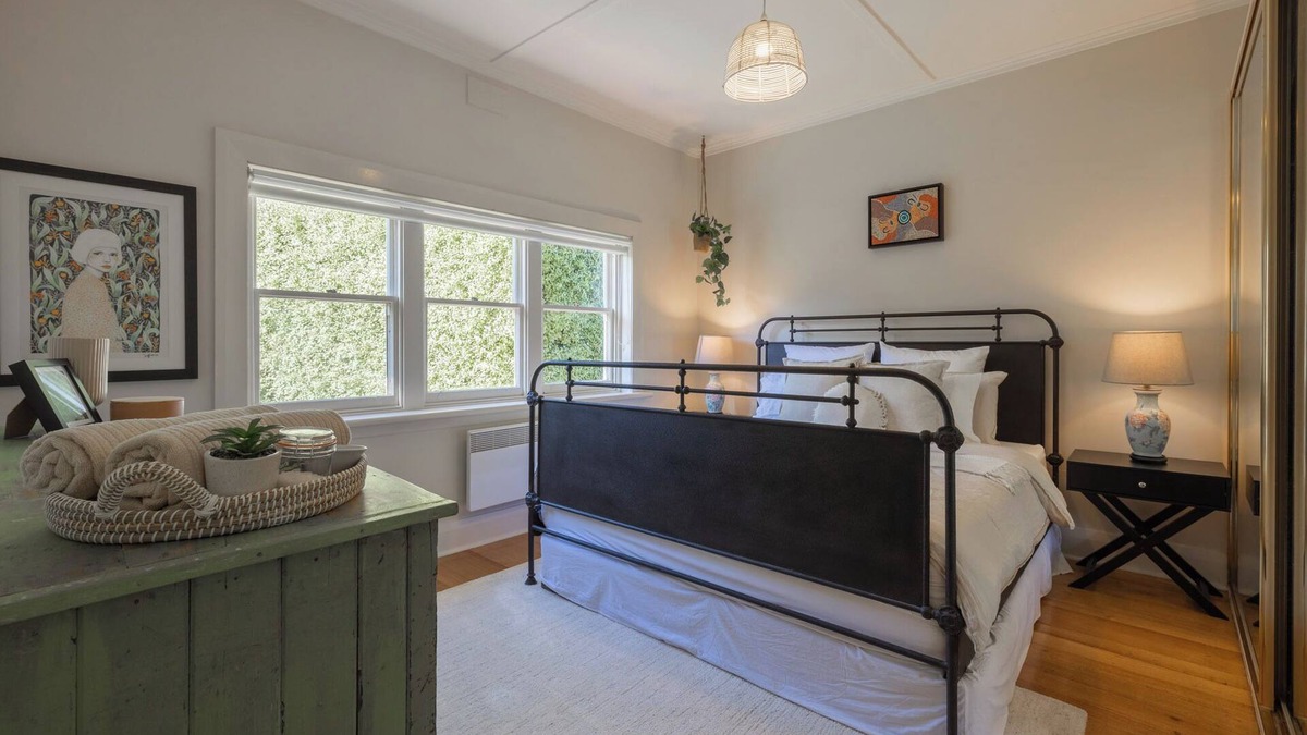 Devonport House | Charming Fig Tree Cottage with WiFi & Parking