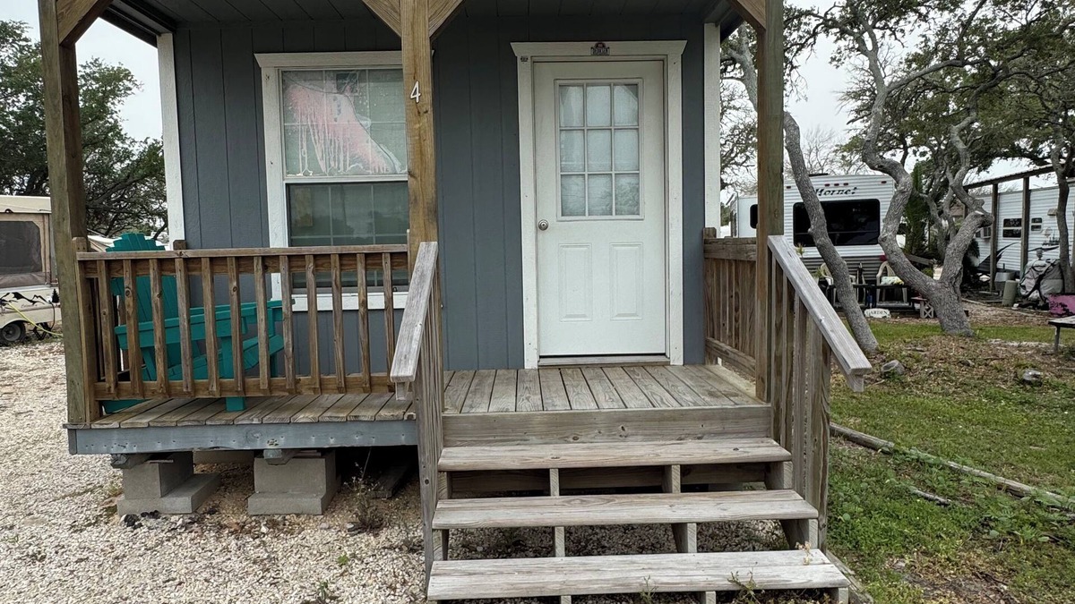 Port O Connor Cabin | Charming Fishing Cabin with AC and WiFi in beautiful Port O'Connor