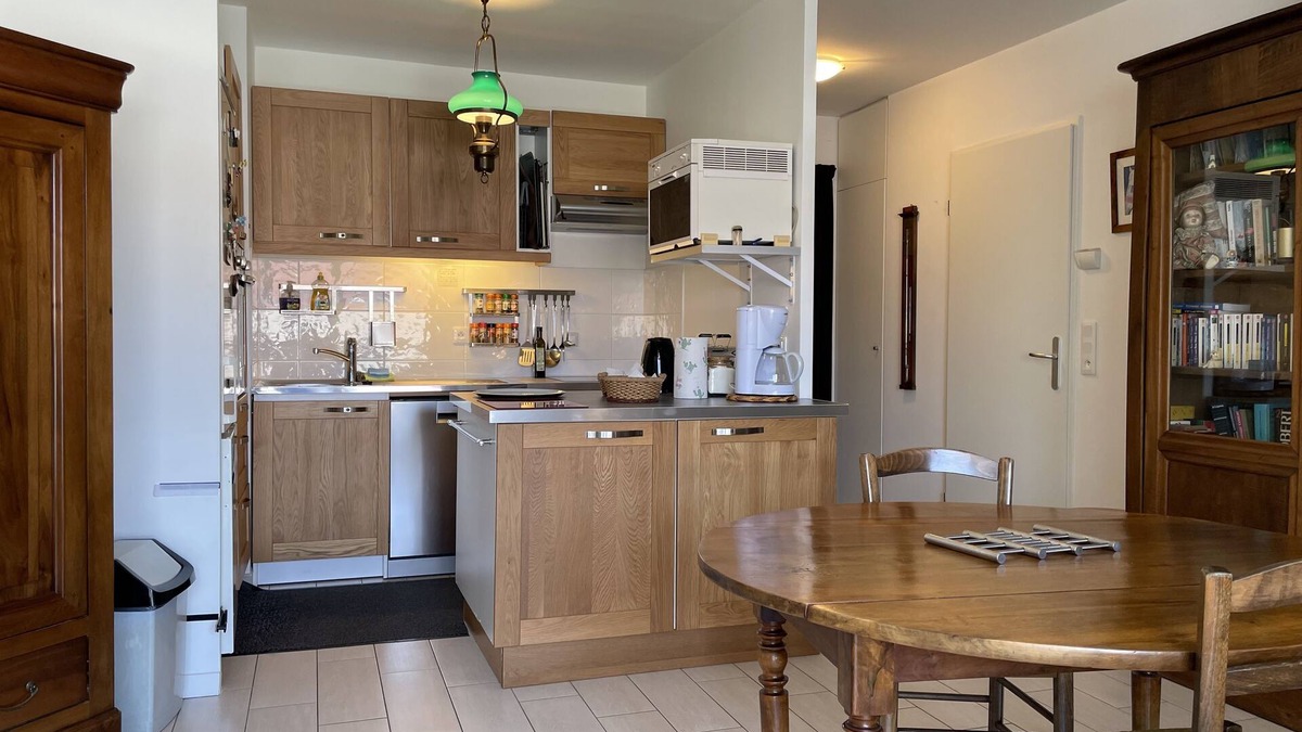 Saint-Ouen Apartment | Charming flat just outside Paris w Private free Parking