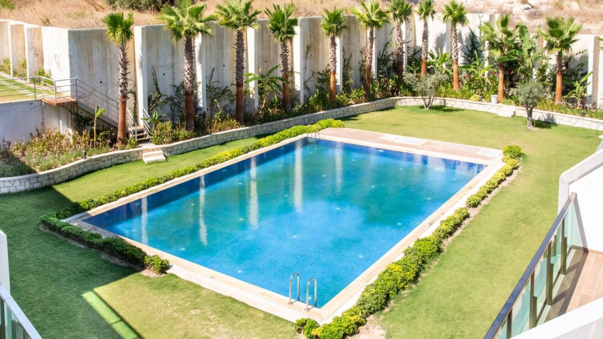 Cesme Apartment | Charming Flat near Sea with Shared Pool in Cesme