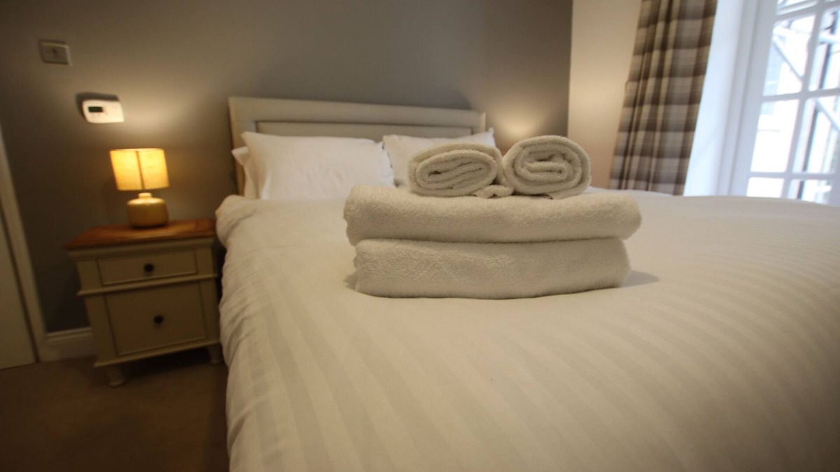 Clifton Apartment | Charming Flat With Private Patio in Clifton