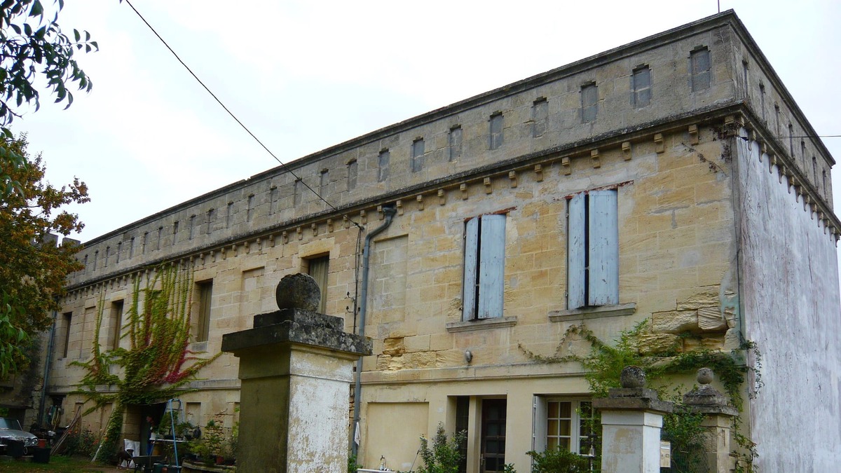 Bourg-sur-Gironde Apartment | Charming flat with terrace on an organic chateau property just outside Bordeaux