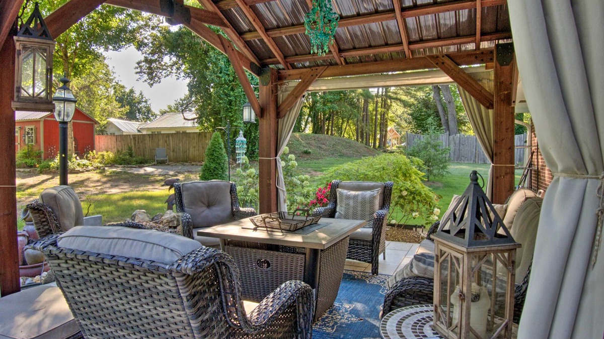 Florence House | Charming Florence Getaway w/Fireplace & Grill!