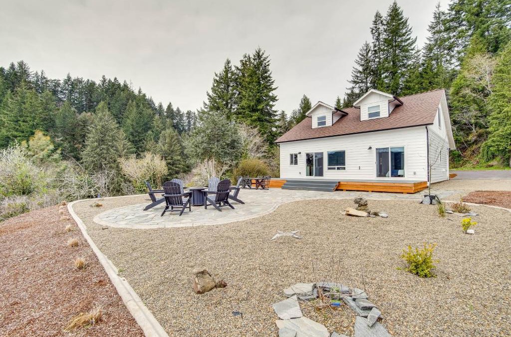 Florence House | Charming Florence Home with Fire Pit and River Views!