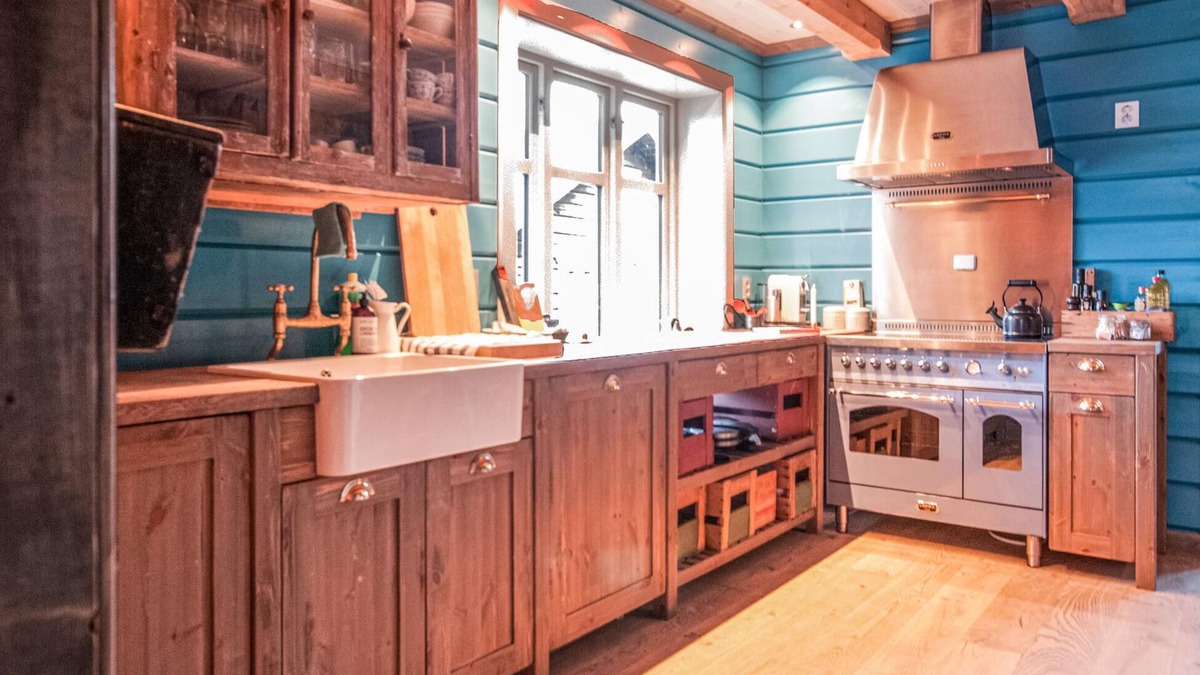 Grondalen House | Charming former homestead on large property.