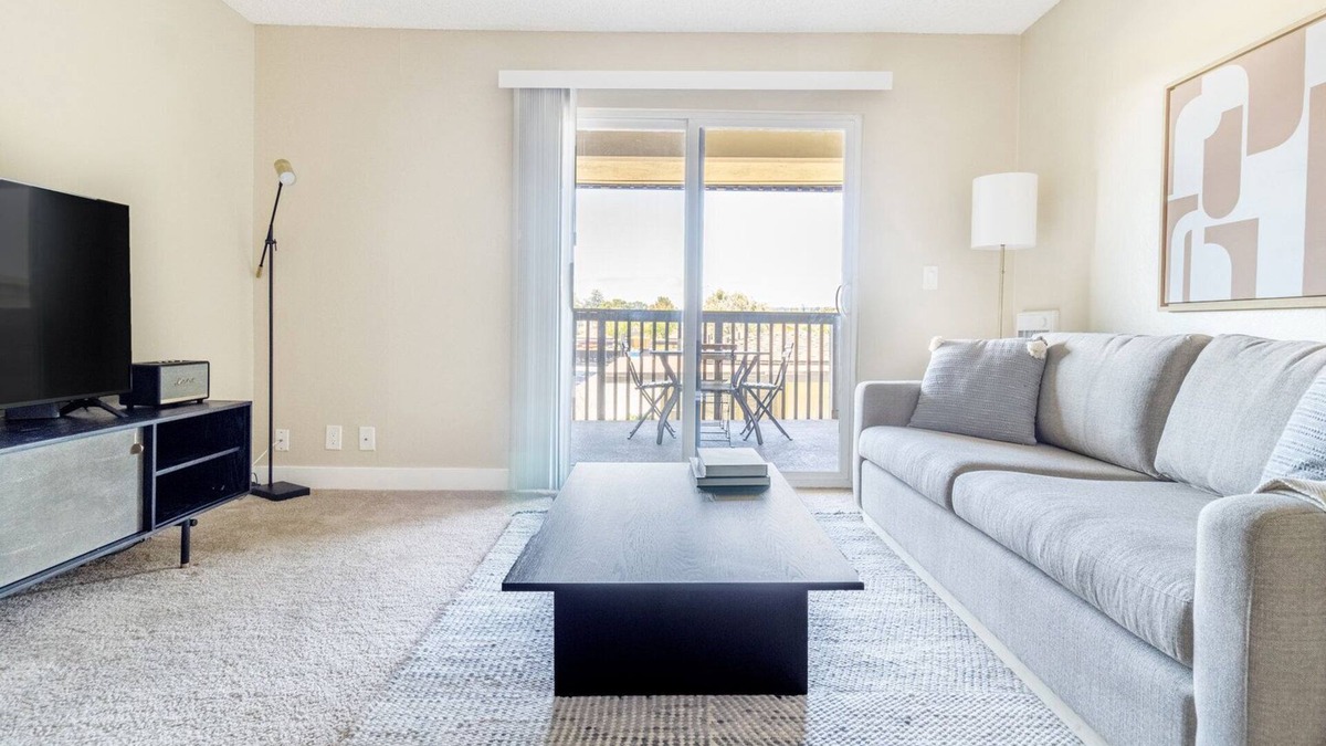 Foster City Apartment | Charming Foster City 2BR w/Gym, Pool, W/D, near highways, by Blueground