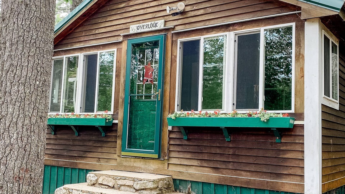 Center Conway Cottage | Charming, Four Season, Mountain View, Lakeview Cottage