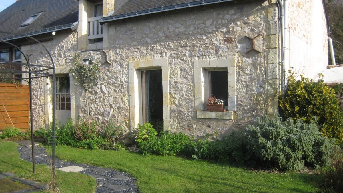 Blaison-Saint-Sulpice Cottage | Charming Cottage in Wine Hamlet: Sleeps 5, Cozy Garden, Near Loire Castles