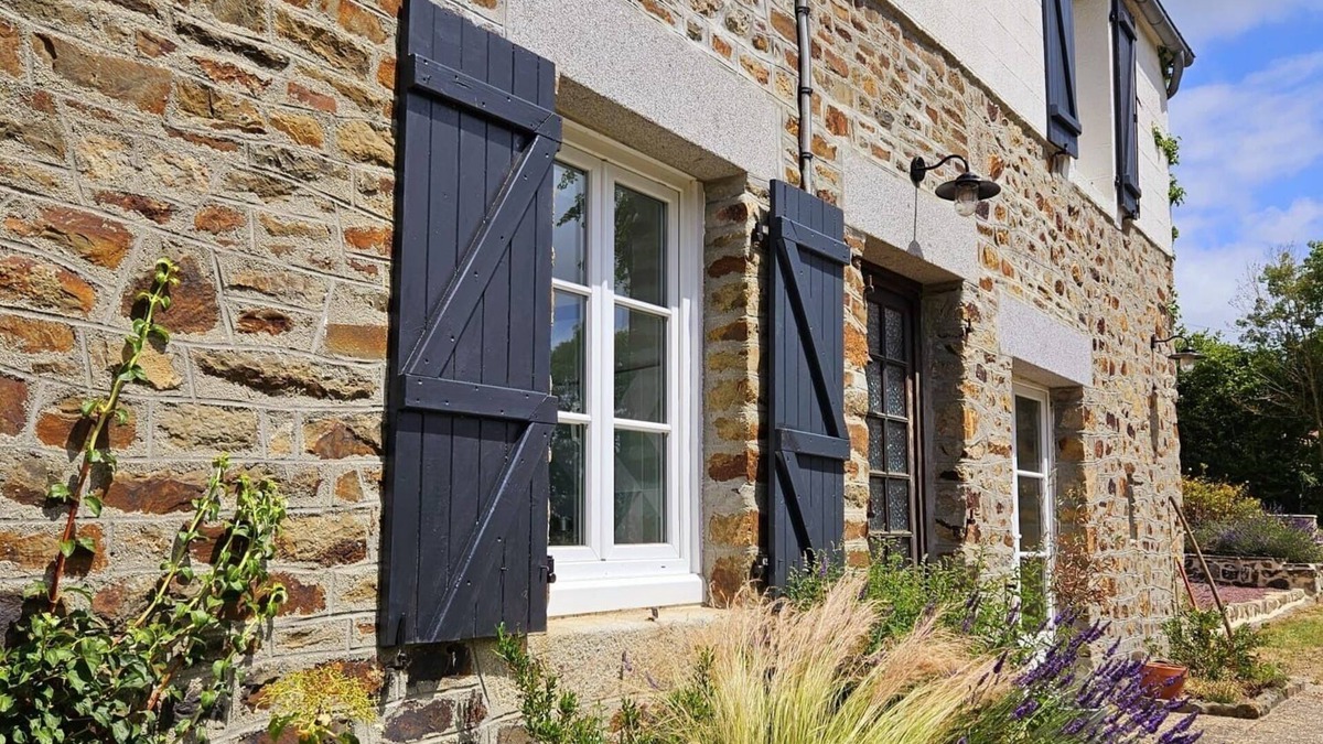 Landelles-et-Coupigny Cottage | Charming four bedroom house with acres of garden and pool in rural Normandy