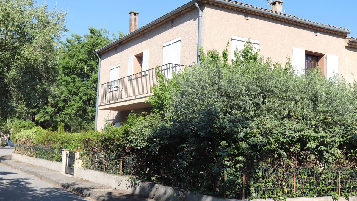 Les Salles-sur-Verdon House | Charming house by the lake