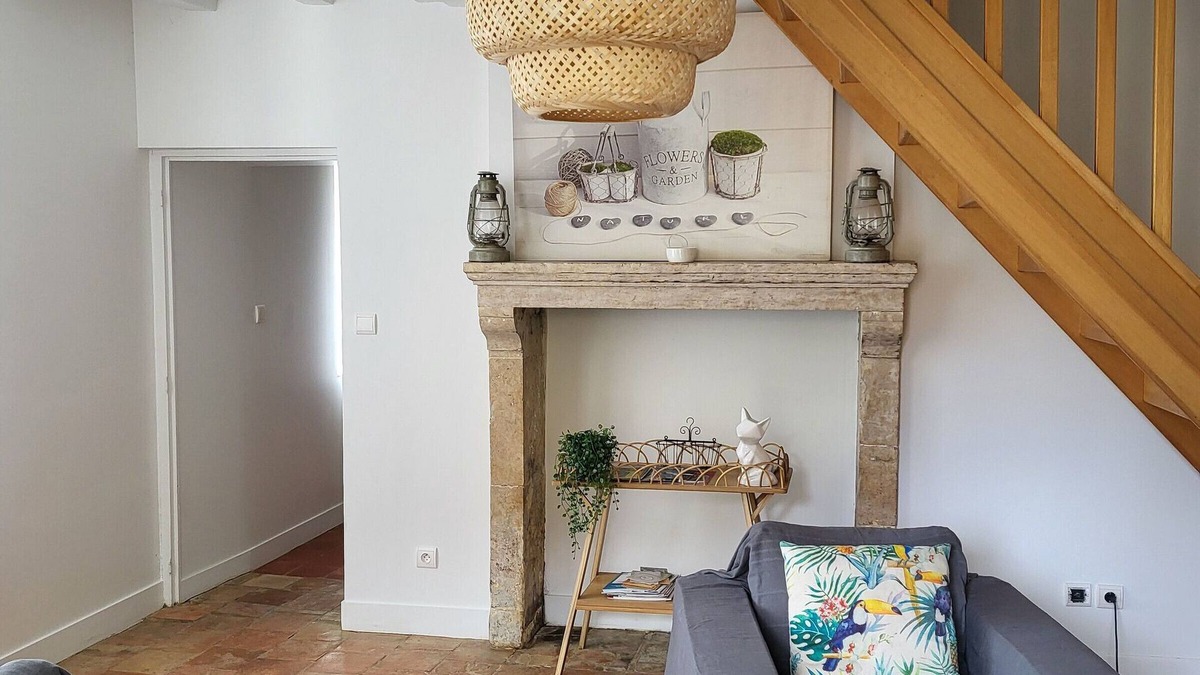 Mezieres sous Lavardin Cottage | Charming Village House near Le Mans: Private Parking, Garden, 3 Bedrooms, Pet Friendly