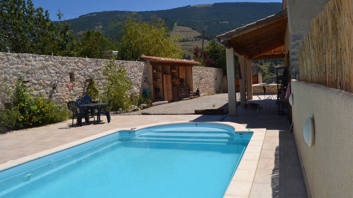 Montauban-sur-l'Ouveze House | Charming house with swimming pool