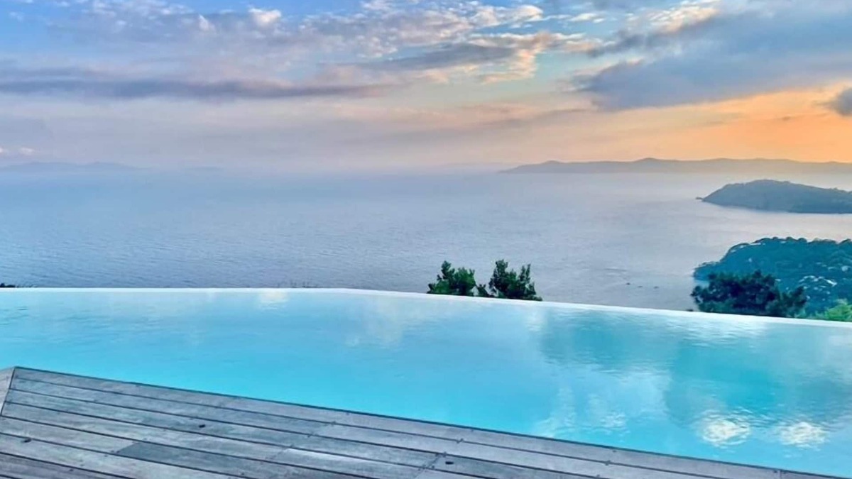 Cavalaire-sur-Mer Villa | CHARMING VILLA IN RAYOL HEAVENLY VIEW OF THE 3 ILES, ABSOLUTE CALMU.