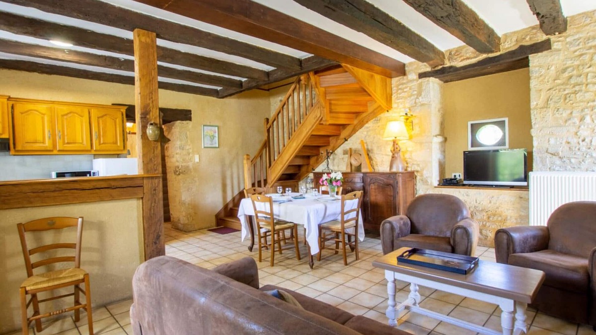 Saint-Aubin-de-Nabirat Cottage | Charming House with Garden, WiFi, and Fireplace Near Dordogne and Lot Borders