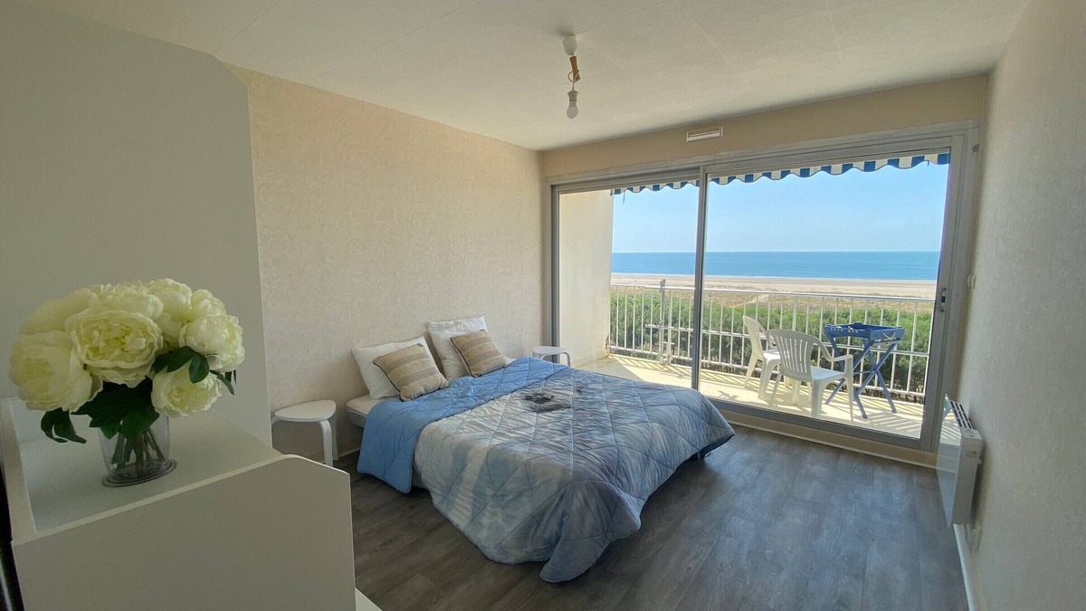 Saint-Brevin-les-Pins Apartment | Charming renovated T2 with balcony and parking, direct beach access - Saint Brevin