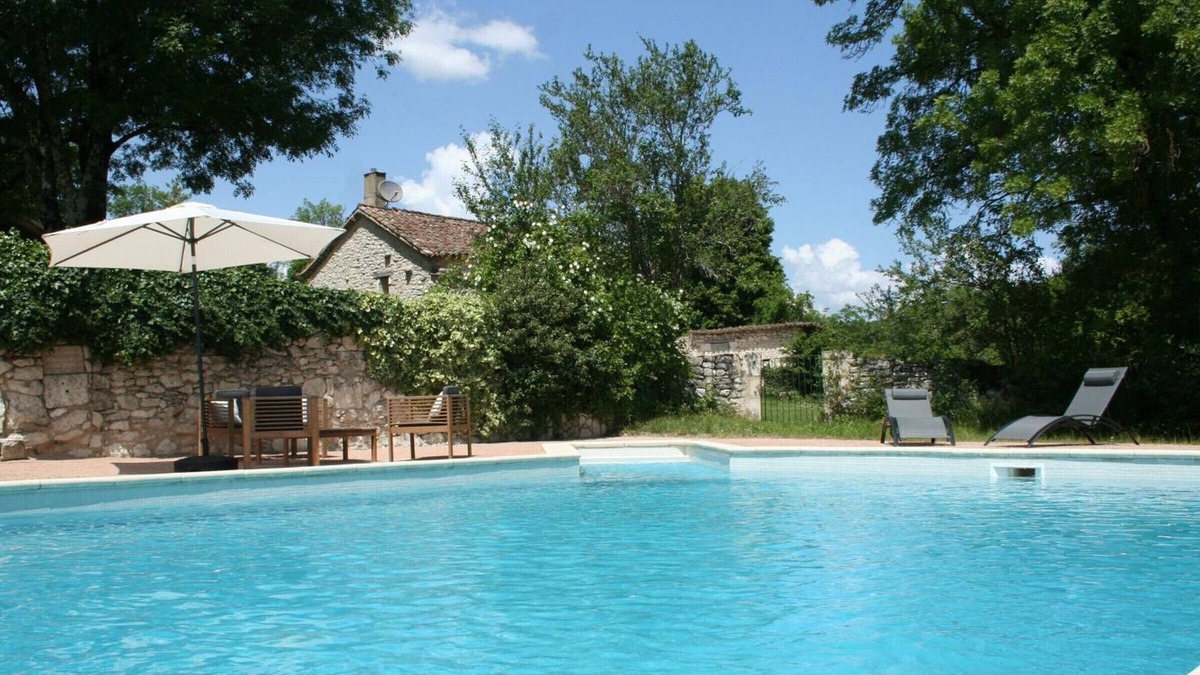 Saint-Capraise-d'Eymet Apartment | Charming Cottage with Pool in 7ha Property, Near Vineyards & Medieval Sites