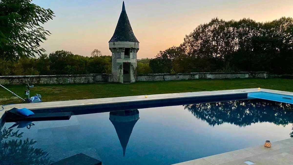 Saint-Cyran-du-Jambot Cottage | Charming cottages in Berry with pool and spa