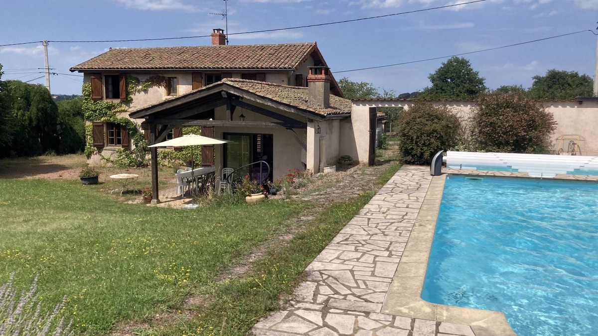 Saint-Denis-de-Cabanne Villa | Charming property with pool on the border of Burgundy, near the Loire