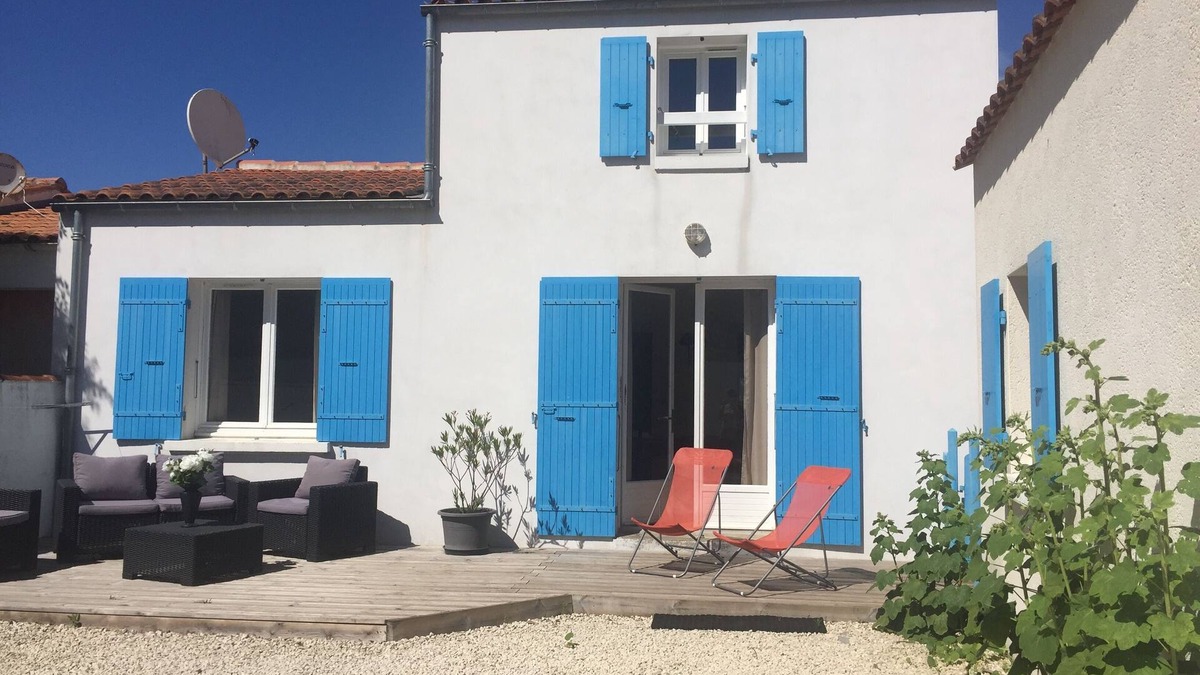 Domino House | Charming house, very quiet, with garden, next to the sea