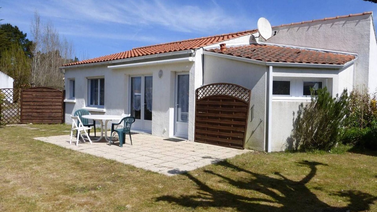 Saint-Hilaire-de-Riez House | Charming 3-room house with mezzanine, terrace & parking, 5km from beaches - sleeps 6
