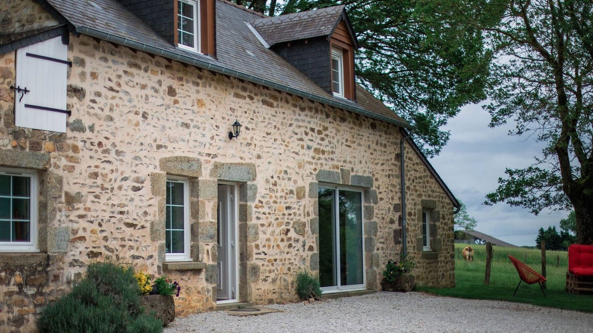 Saint-Leonard-des-Bois Cottage | Charming Country Cottage for 13 with Fireplace, Terrace, and Nature Activities