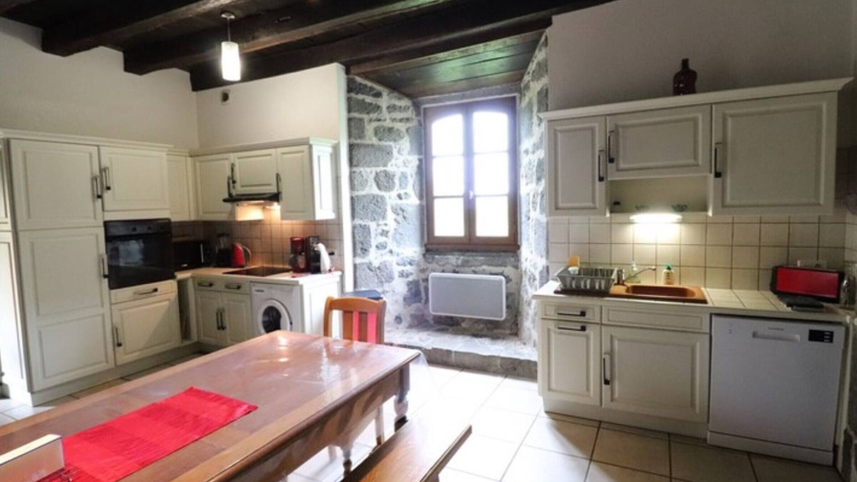 Saint-Martin-Valmeroux Cottage | Charming 1771 Home near Auvergne Volcanoes, Close to Salers, with Fireplace & Spacious Garden
