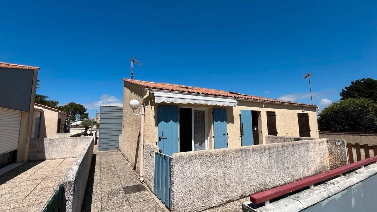 Saint-Trojan-les-Bains Apartment | Charming Studio in Saint Trojan with Private Terrace and Wi-Fi