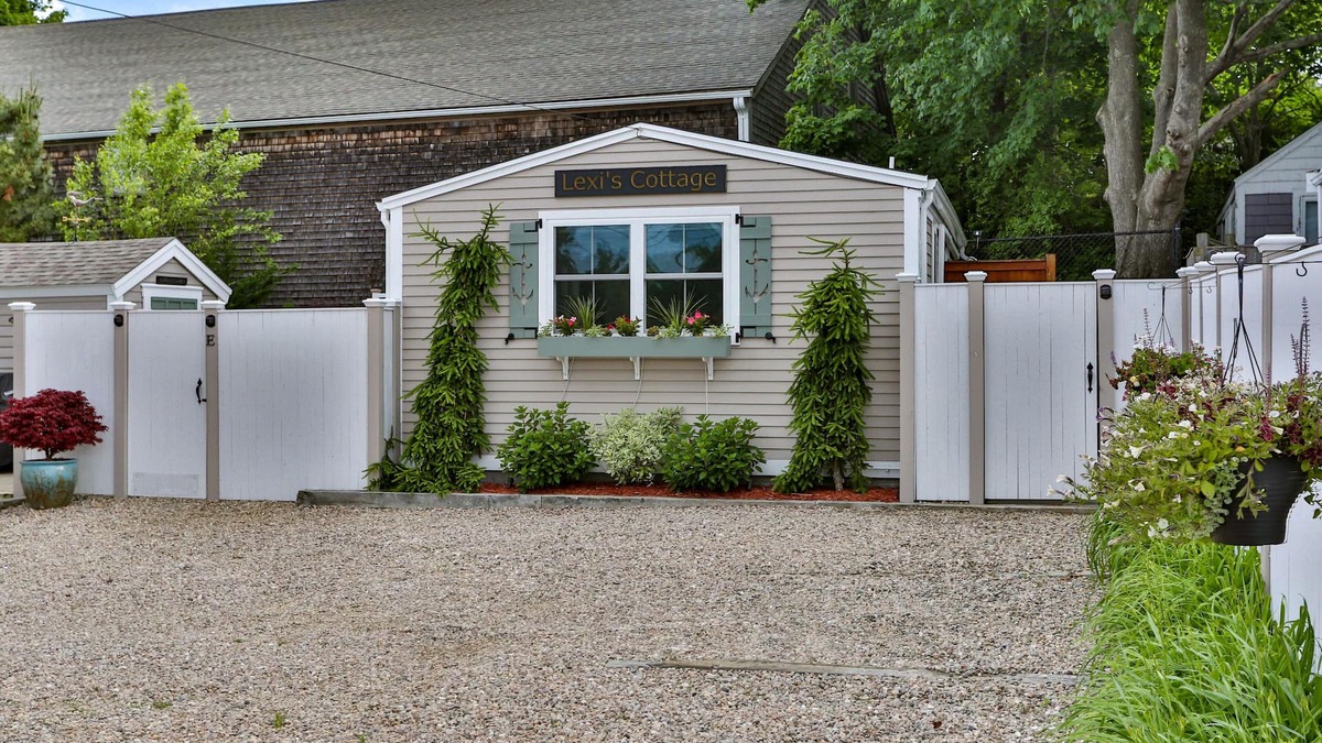 Provincetown Cottage | Charming Freestanding West End Cottage