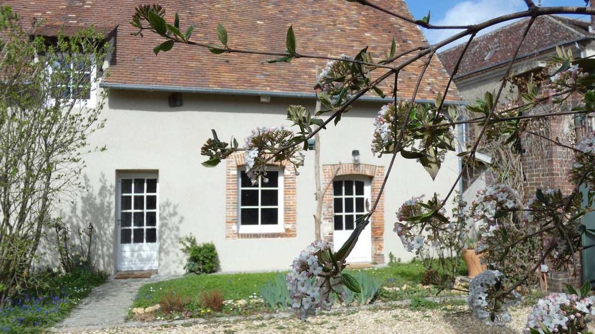 Garnay Cottage | "Charming French Village Getaway: Cozy Cottage Near Dreux and Chartres"
