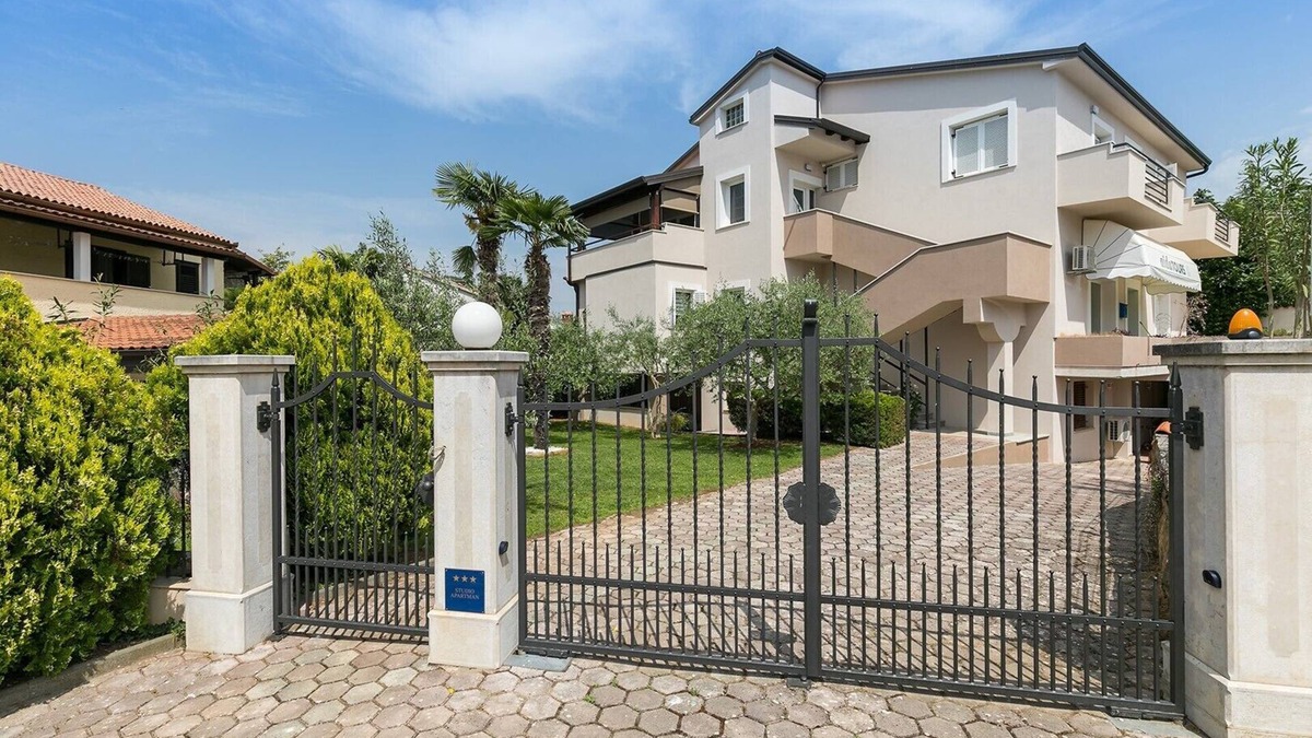 Spadici Apartment | Charming Fully-Equipped One-Bedroom Apartment Near the Beach in Poreč's Prime Location