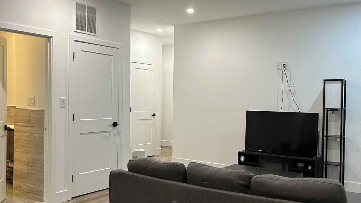 North Philadelphia Apartment | Charming, Fully Furnished Home Near Stadiums!