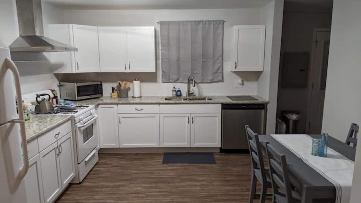 Homewood House | Charming Fully Furnished 2BD/1 BA Home in Homewood, IL