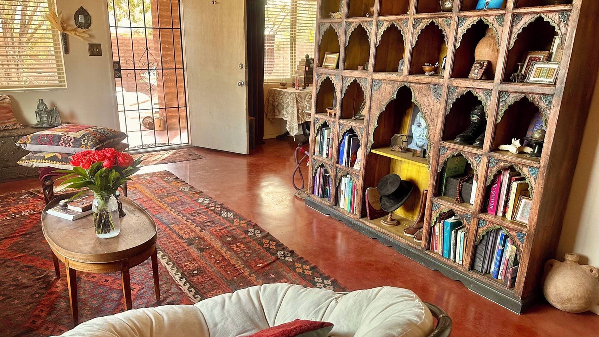 Menlo Park House | Charming furnished 2BR sanctuary with WiFi & off-street parking in Menlo Park,