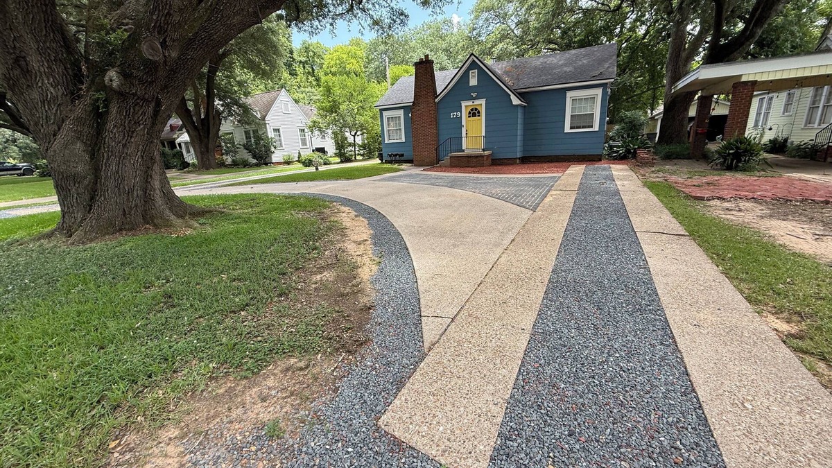 Broadmoor Apartment | Charming furnished STR 1-bedroom in Beautiful Broadmoor with Wi-Fi and big yard