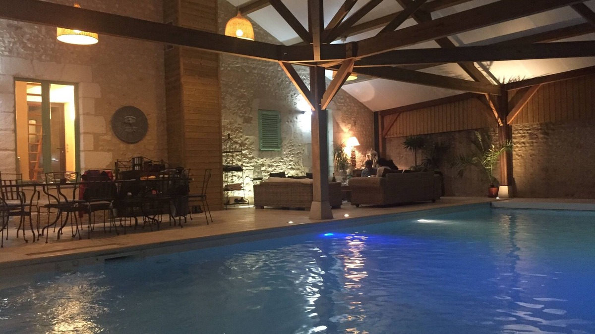 Chauvigny Bed & Breakfast | Charming gîte Indoor pool Medieval town