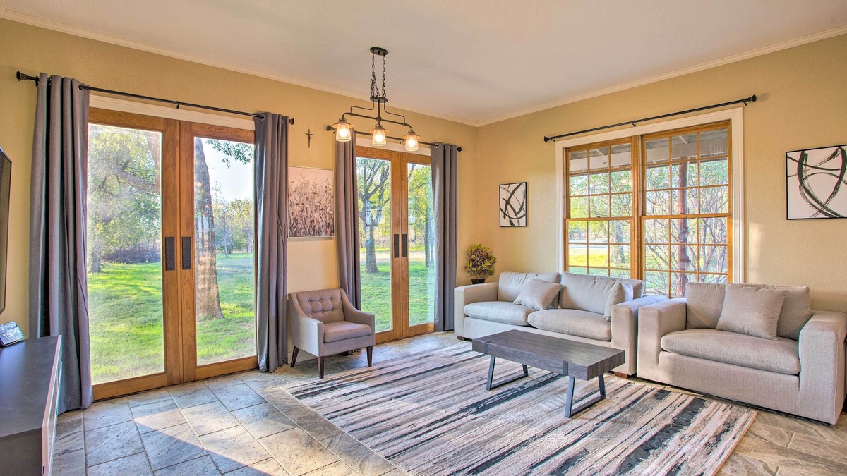 Gainesville House | Charming Gainesville Retreat: Barn, Horses Welcome