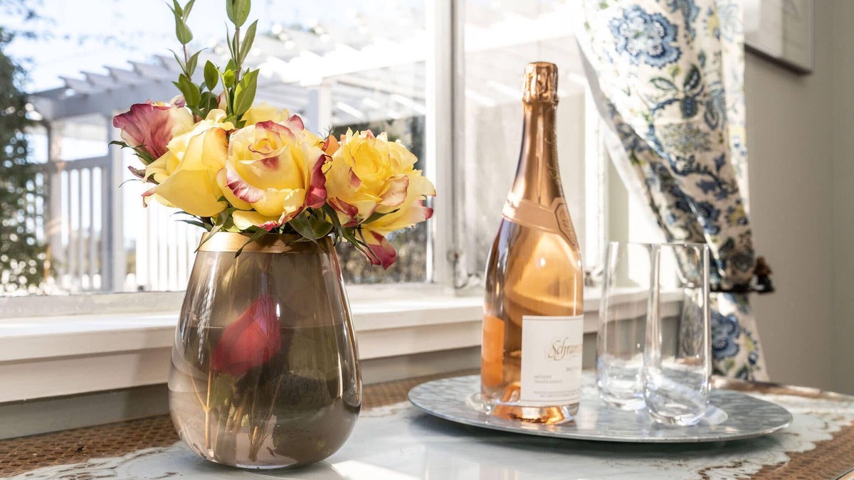 Half Moon Bay House | Charming Garden Cottage- steps to historic Old Town Half Moon Bay